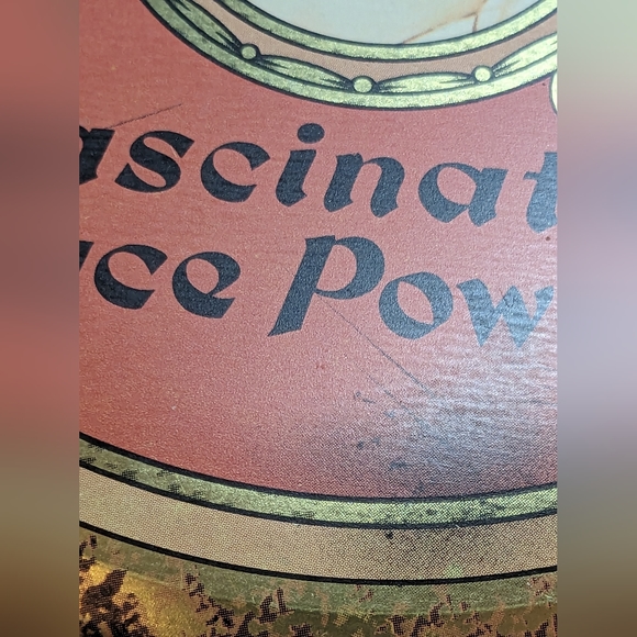 Vintage Daher Long Island Newyork,  Tin Round Fascinating Face.Powder Tin red - Picture 6 of 7